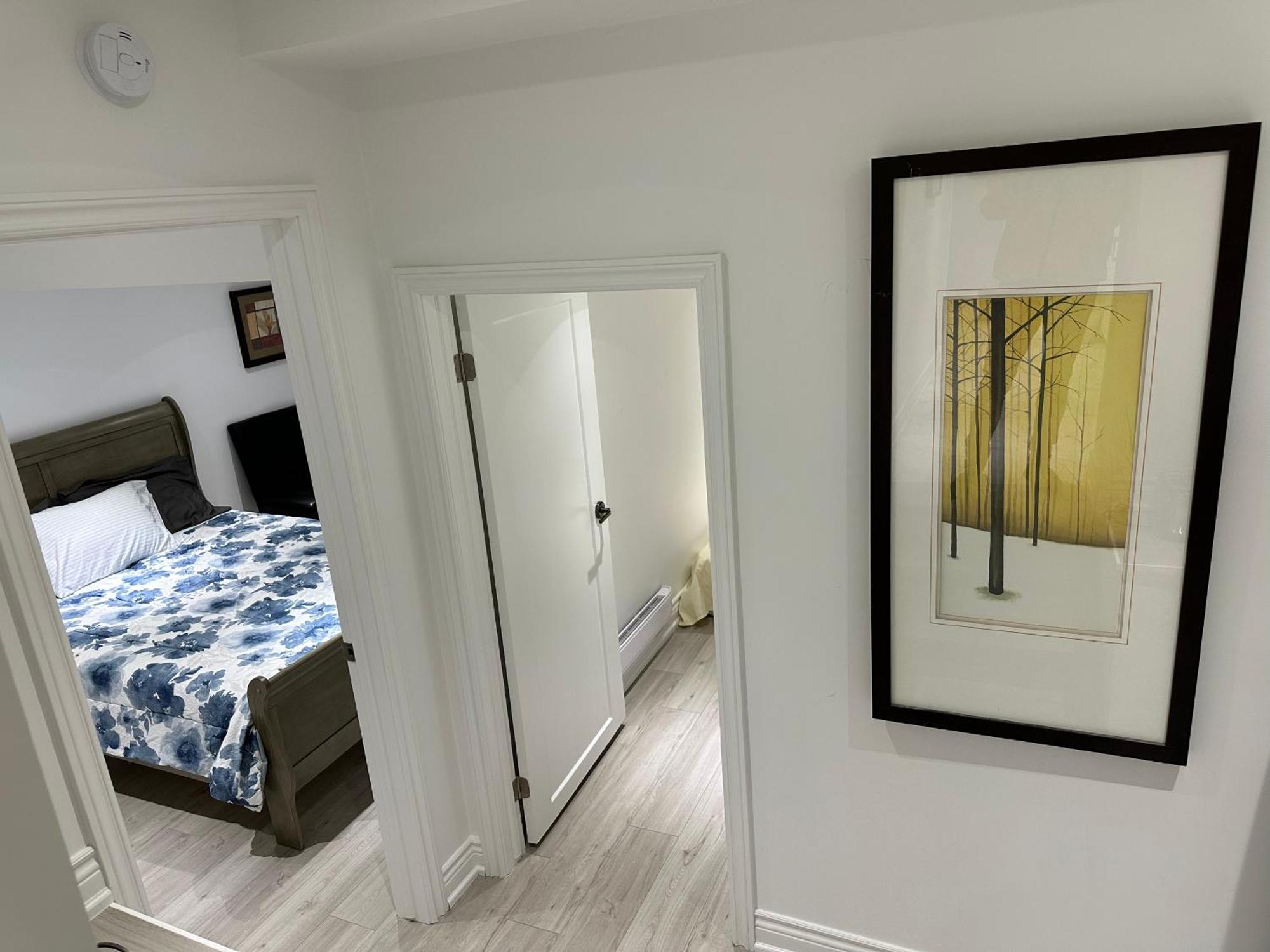 Double Bedroom On Up Or 3 Bedrooms In Basement Near Eglinton Subway Station Toronto Exterior photo