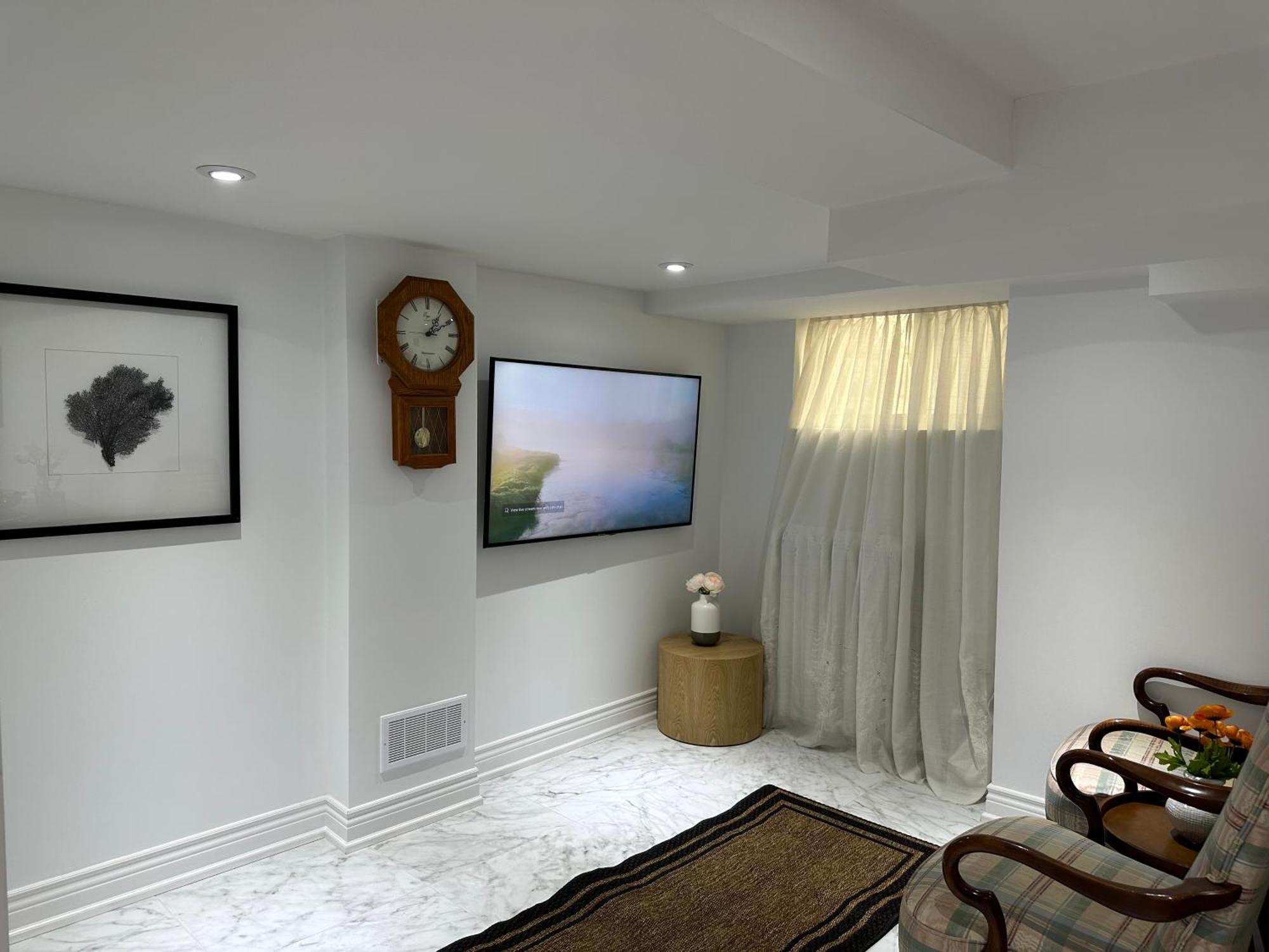 Double Bedroom On Up Or 3 Bedrooms In Basement Near Eglinton Subway Station Toronto Exterior photo
