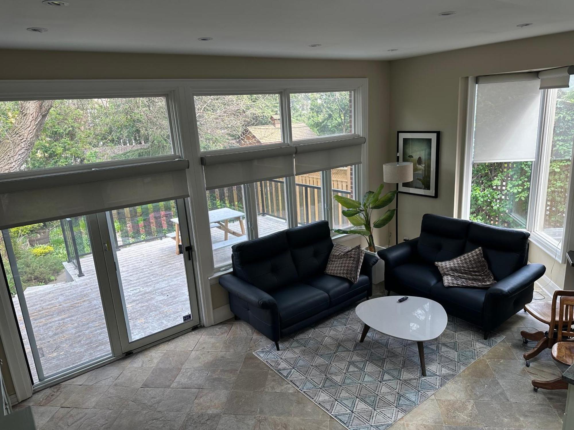 Double Bedroom On Up Or 3 Bedrooms In Basement Near Eglinton Subway Station Toronto Exterior photo