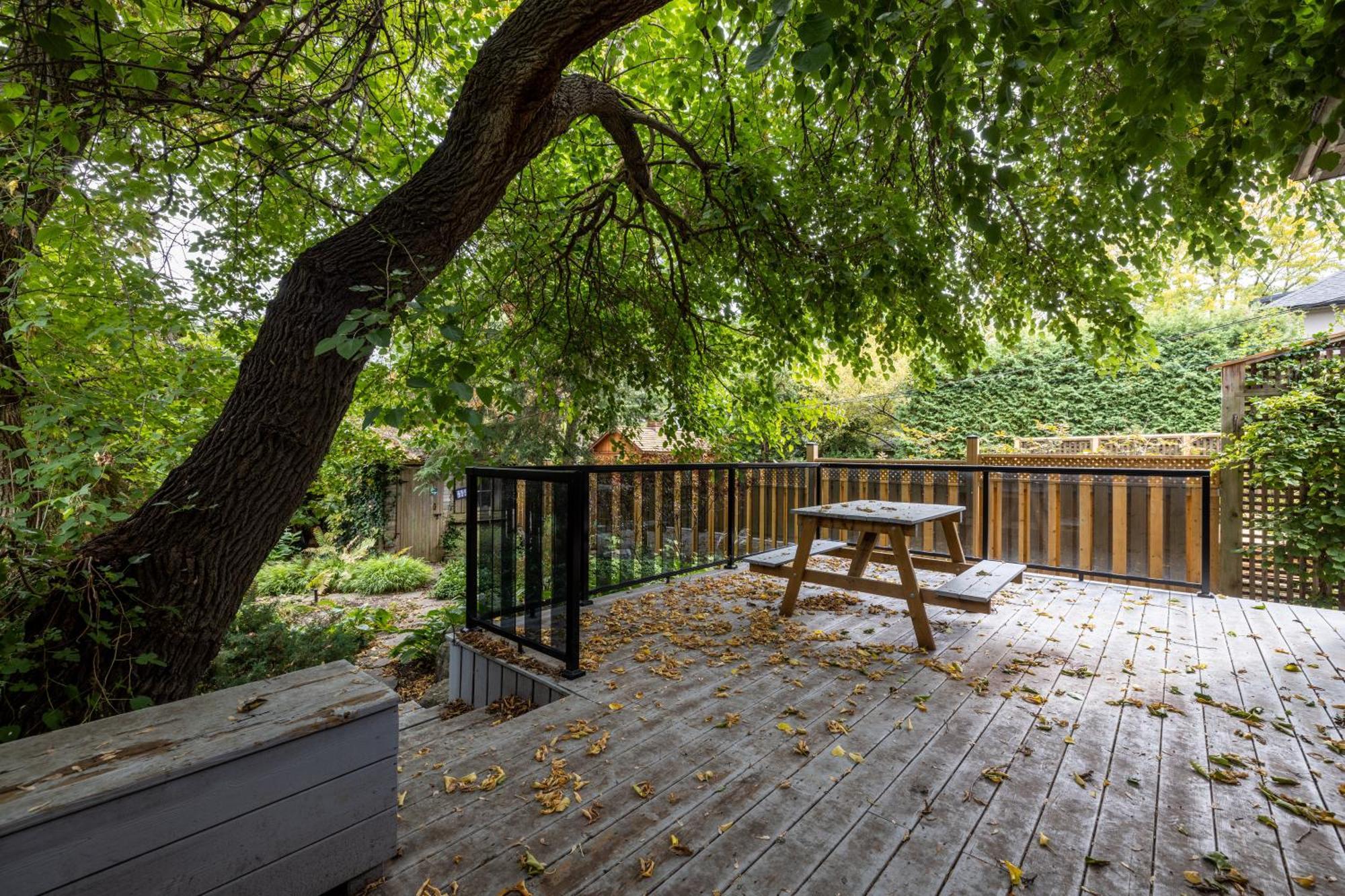 Double Bedroom On Up Or 3 Bedrooms In Basement Near Eglinton Subway Station Toronto Exterior photo